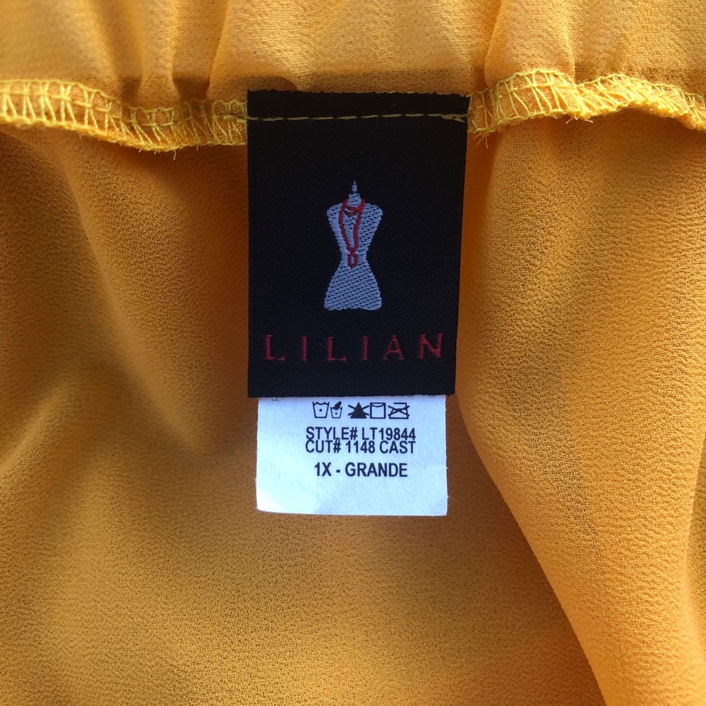 Off the shoulder, tiered sleeve blouse. Size 1X - Picture 4 of 4